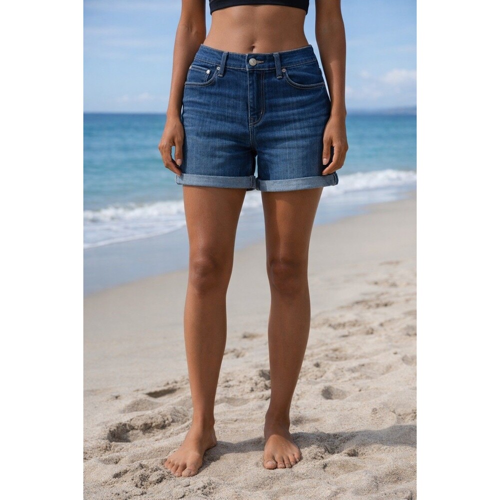 Levi's Women's Mid Rise Stretch Cuffed Mid Length Shorts Size 34 NWT $49